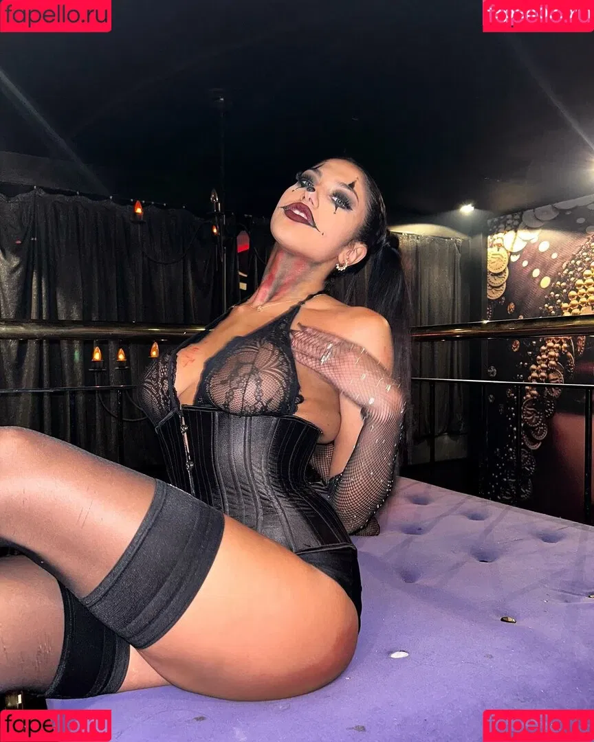 Floppy Abril Onlyfans Photo Gallery 