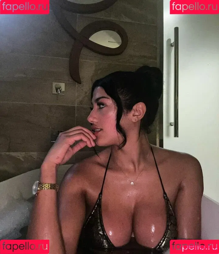 Floppy Abril Onlyfans Photo Gallery 