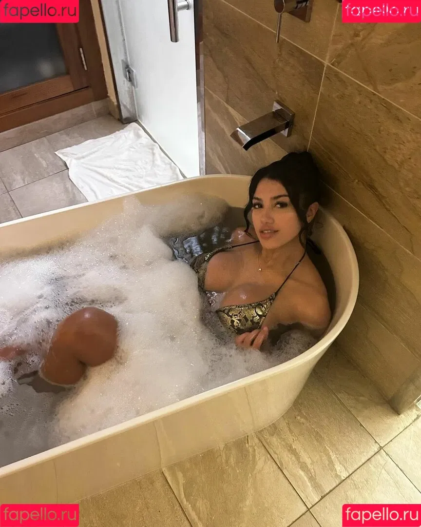 Floppy Abril Onlyfans Photo Gallery 