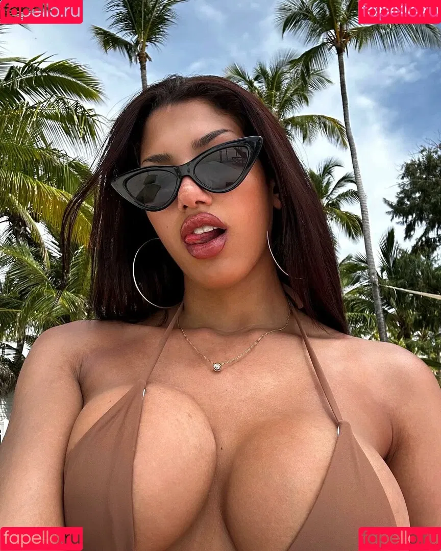 Floppy Abril Onlyfans Photo Gallery 