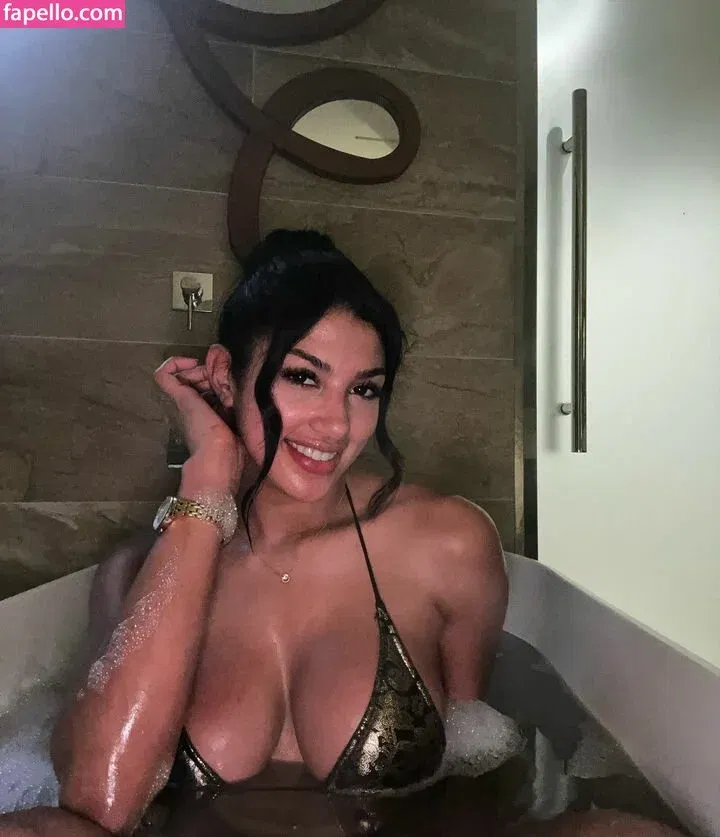 Floppy Abril Onlyfans Photo Gallery 