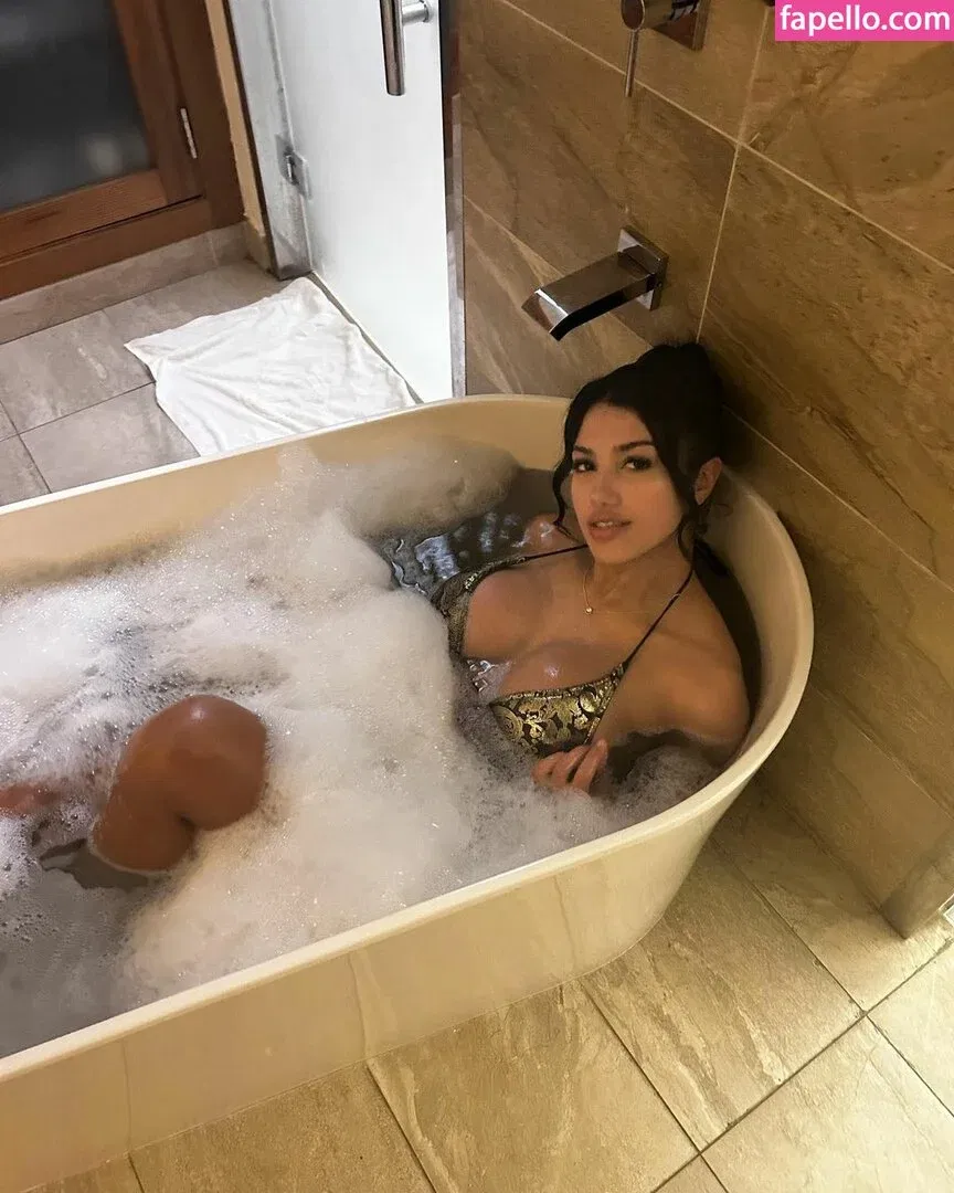 Floppy Abril Onlyfans Photo Gallery 