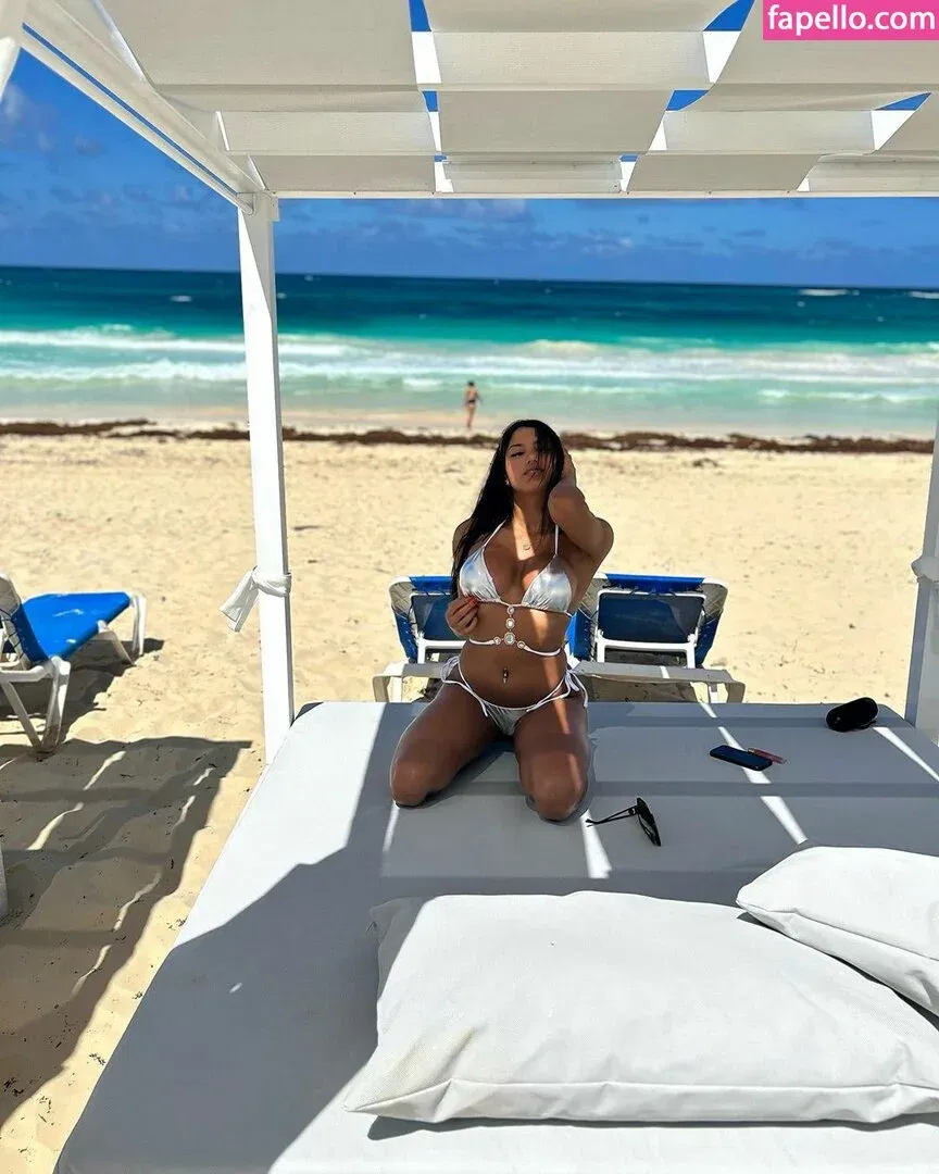 Floppy Abril Onlyfans Photo Gallery 