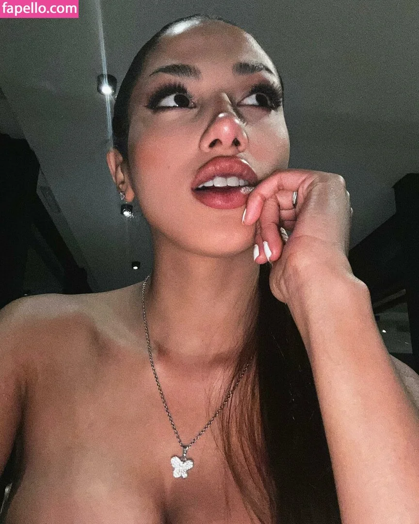 Floppy Abril Onlyfans Photo Gallery 