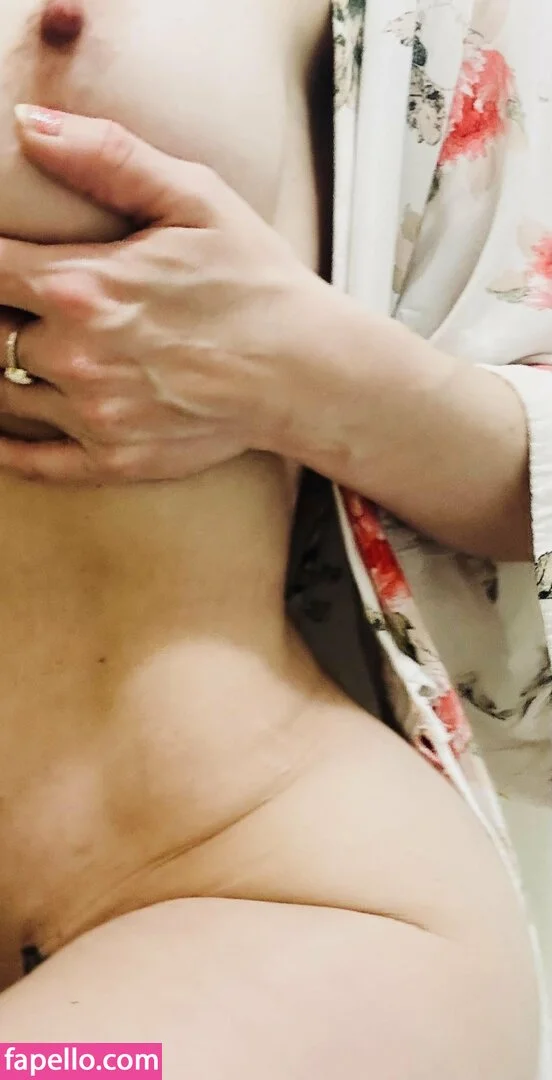 onegoodbumblebee Onlyfans Photo Gallery 