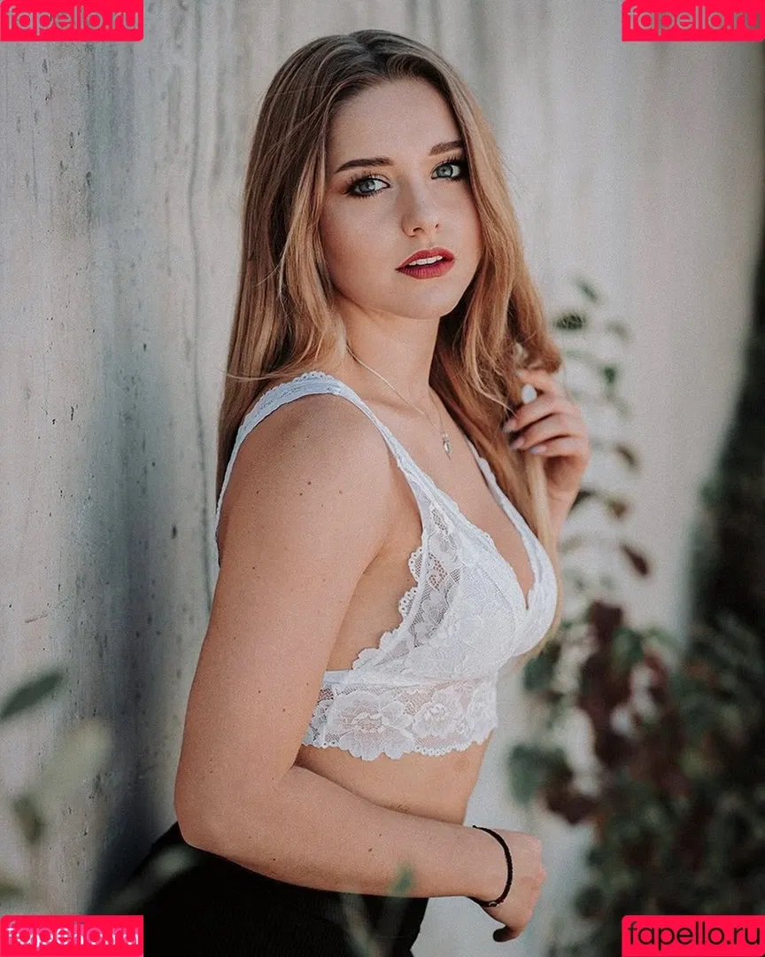 melaniehfl Onlyfans Photo Gallery 