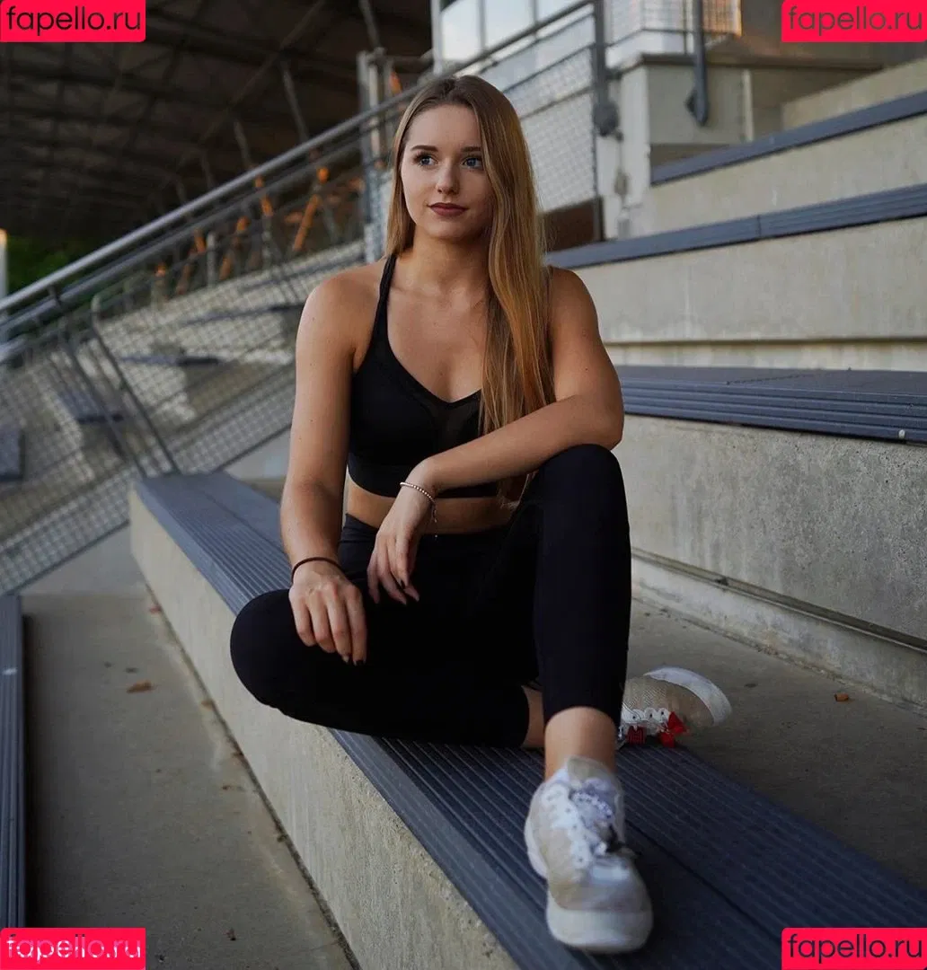 melaniehfl Onlyfans Photo Gallery 