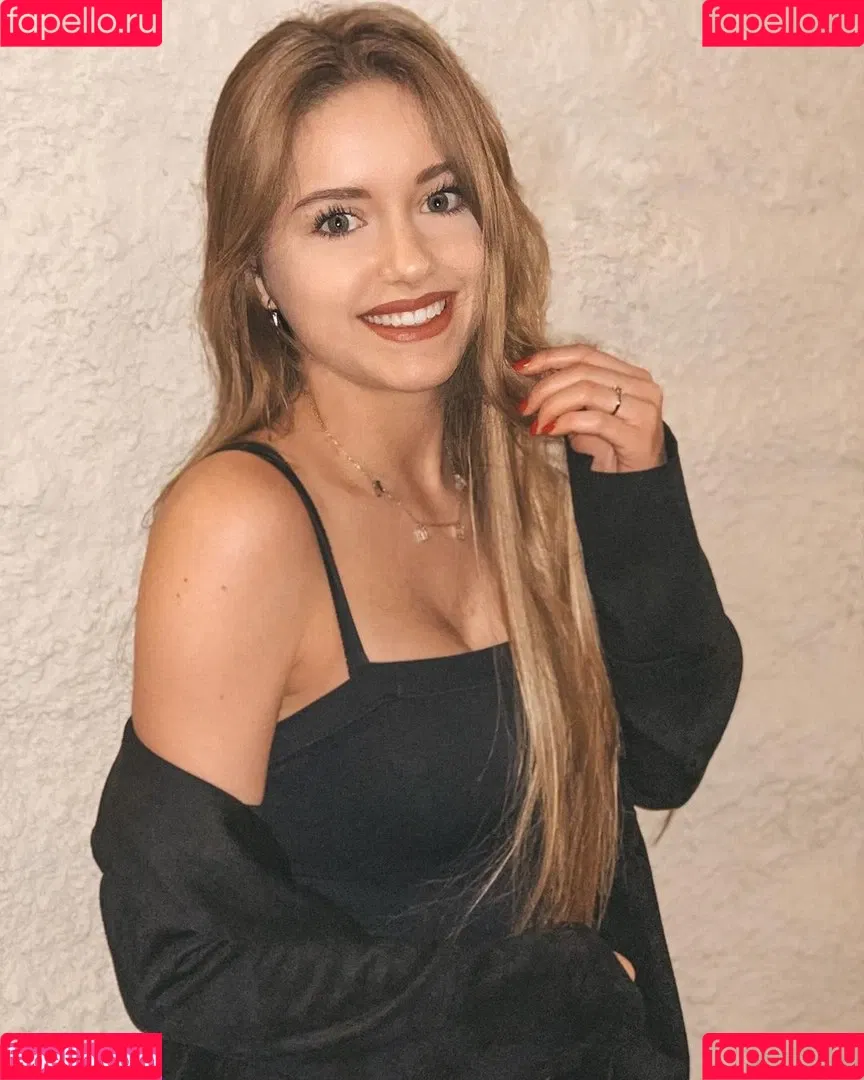 melaniehfl Onlyfans Photo Gallery 
