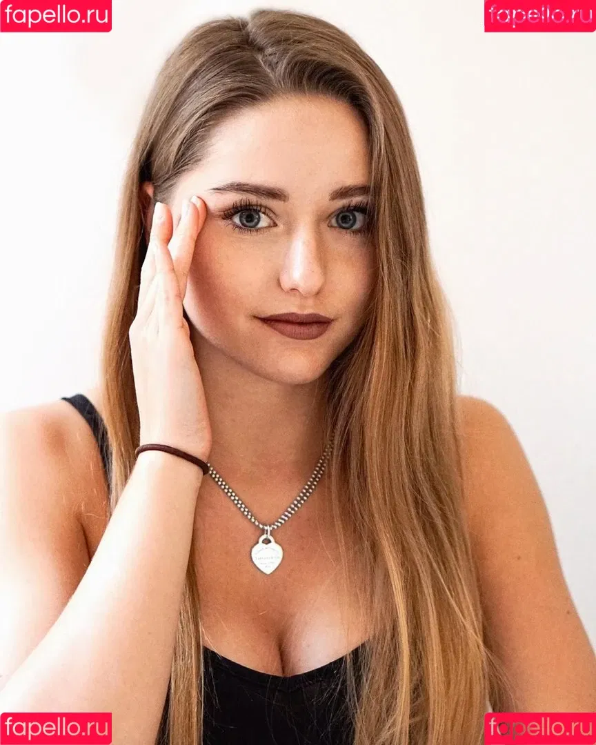 melaniehfl Onlyfans Photo Gallery 