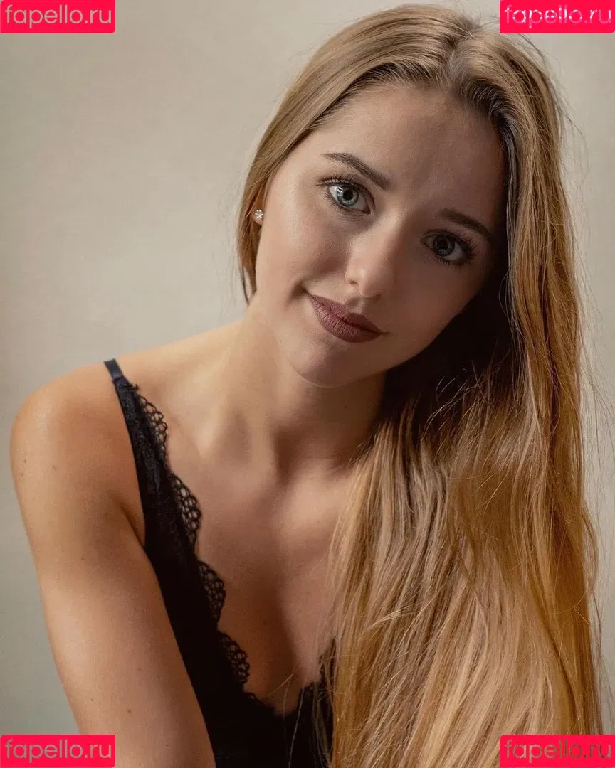 melaniehfl Onlyfans Photo Gallery 
