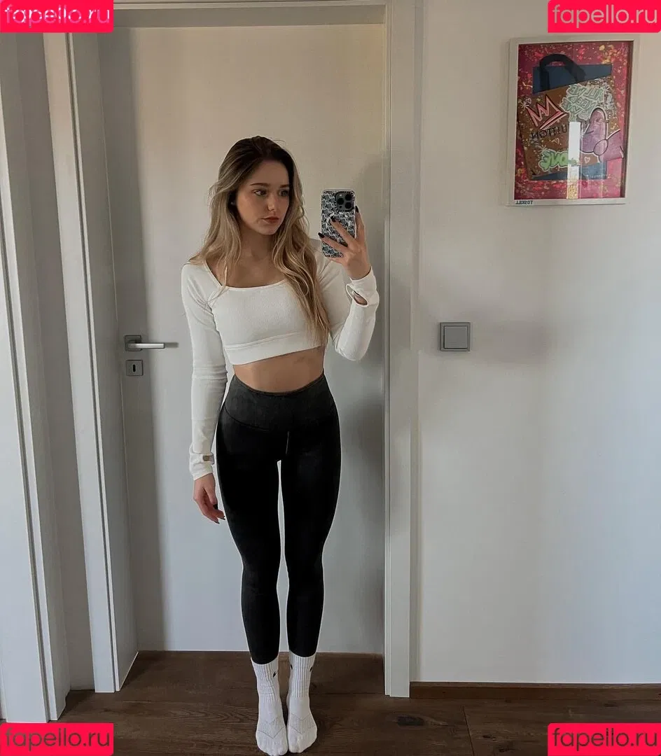 melaniehfl Onlyfans Photo Gallery 