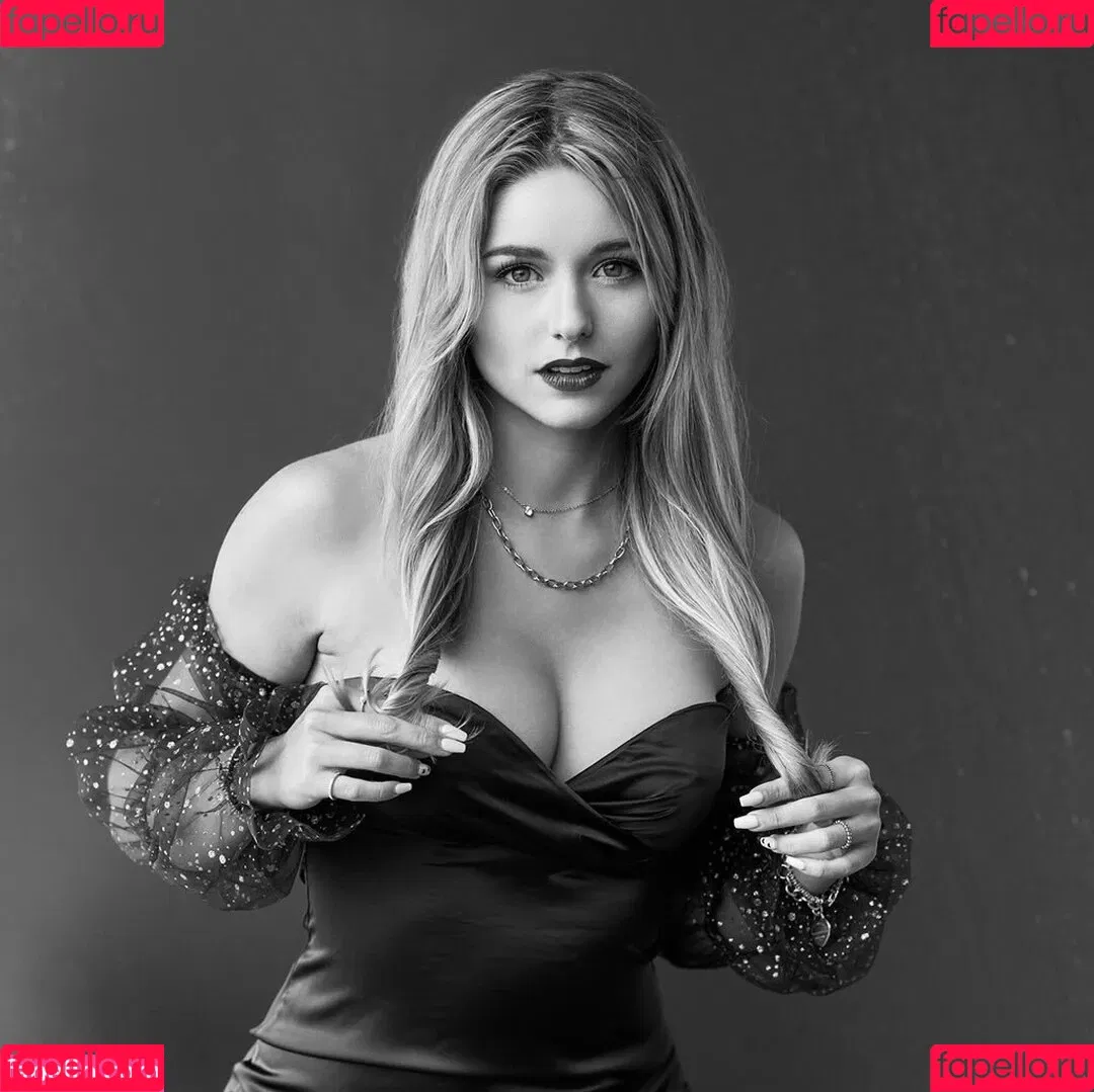 melaniehfl Onlyfans Photo Gallery 