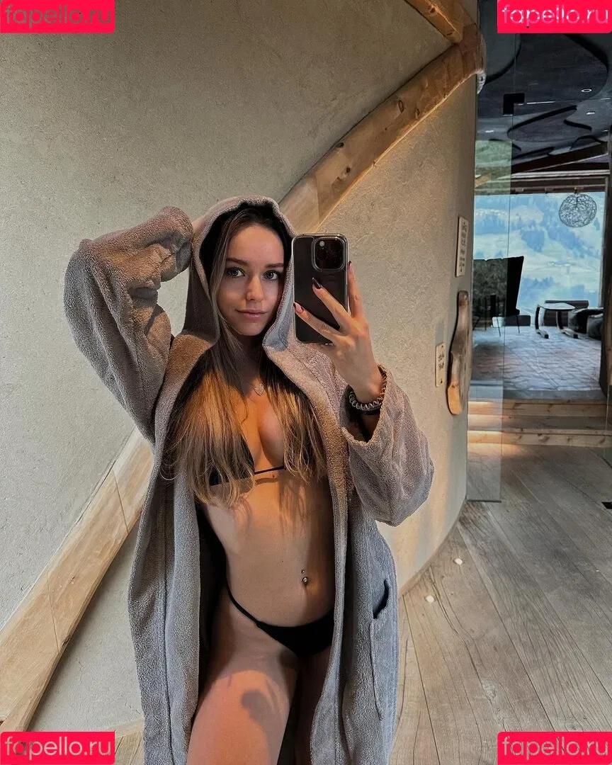 melaniehfl Onlyfans Photo Gallery 