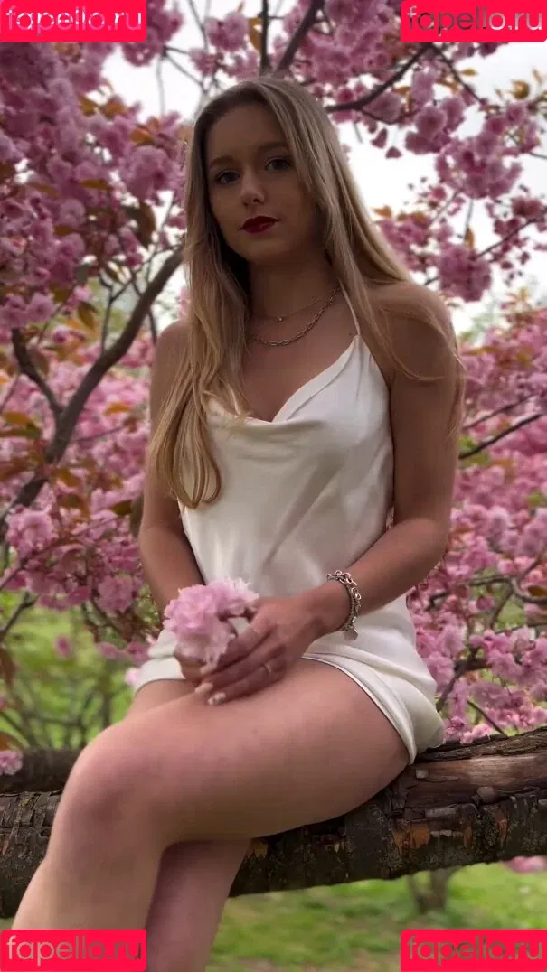 melaniehfl Onlyfans Photo Gallery 