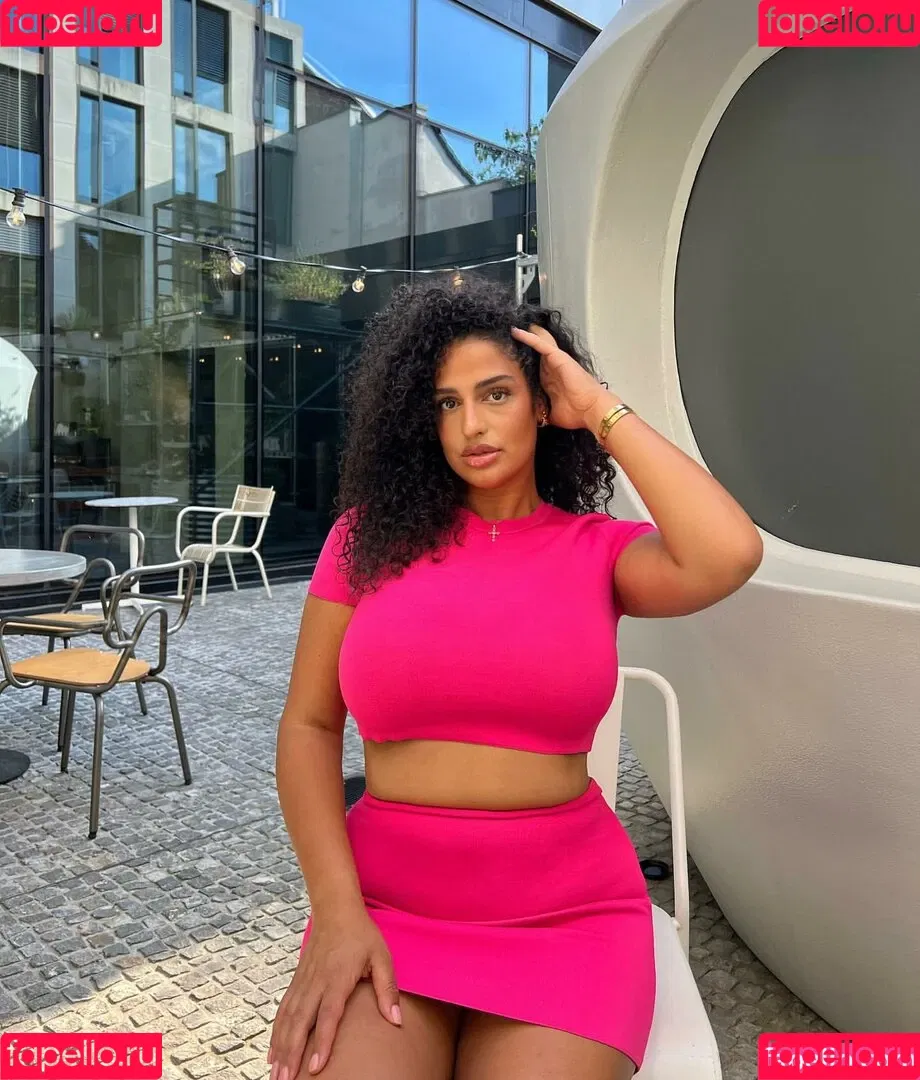 Anna-Maria Onlyfans Photo Gallery 