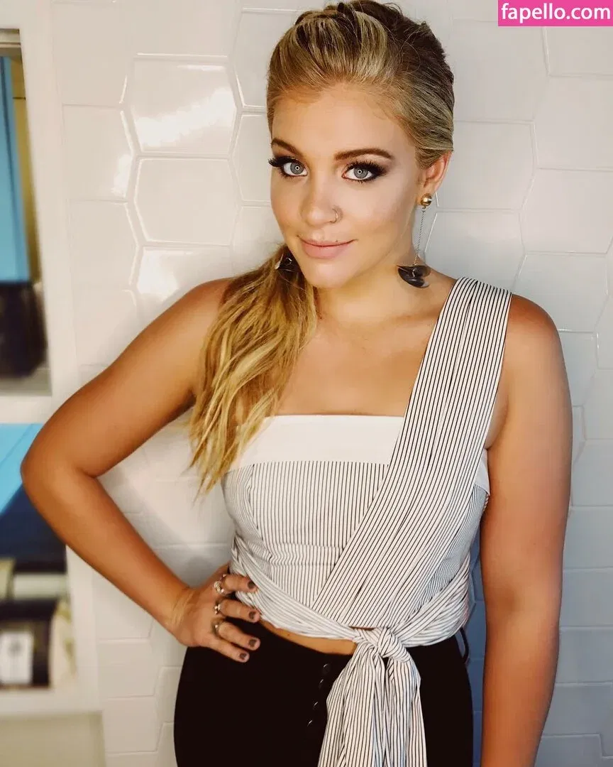 Lauren Alaina Onlyfans Photo Gallery 