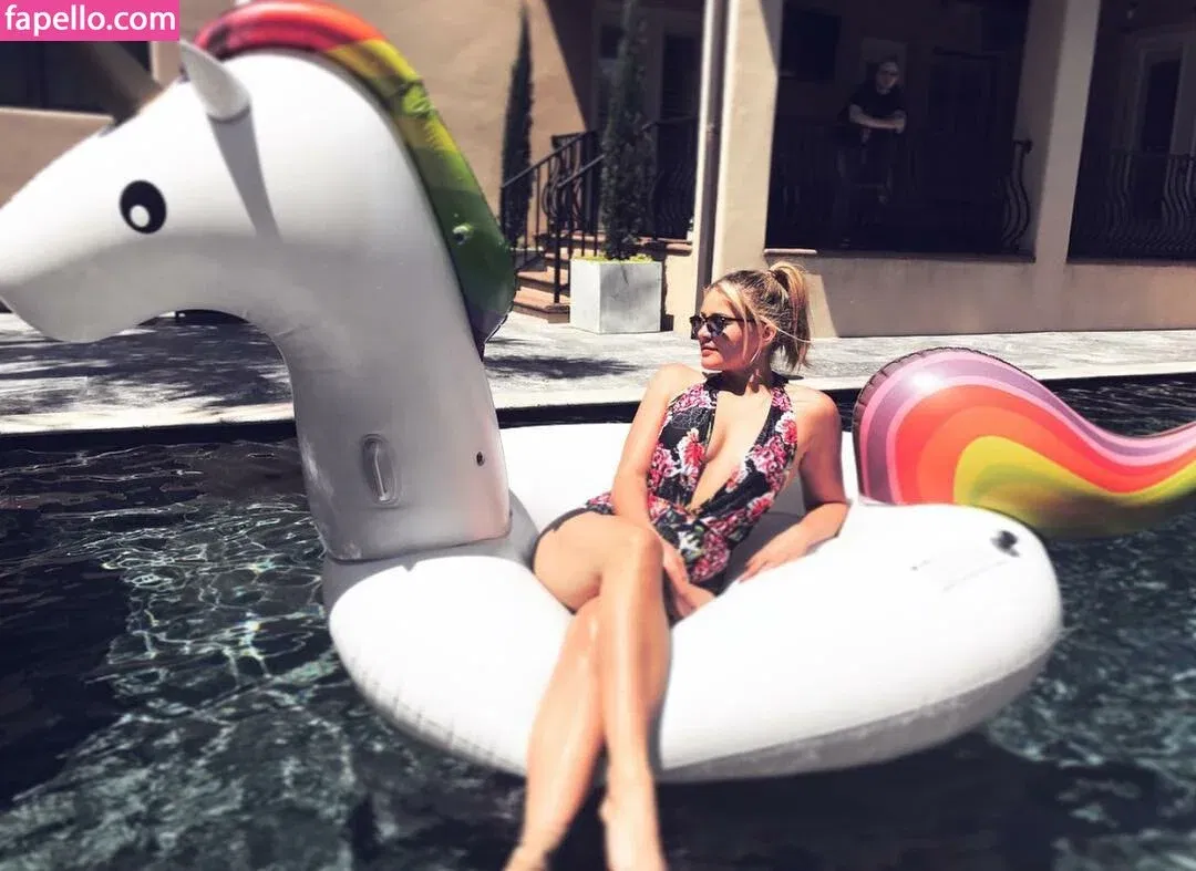 Lauren Alaina Onlyfans Photo Gallery 