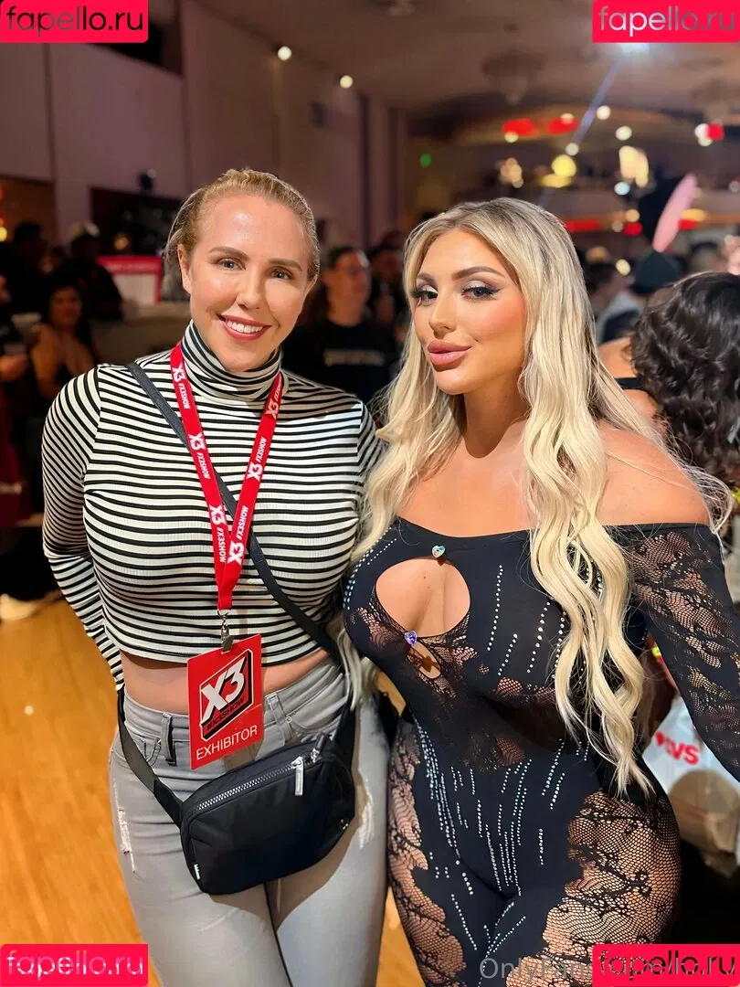 holly Onlyfans Photo Gallery 