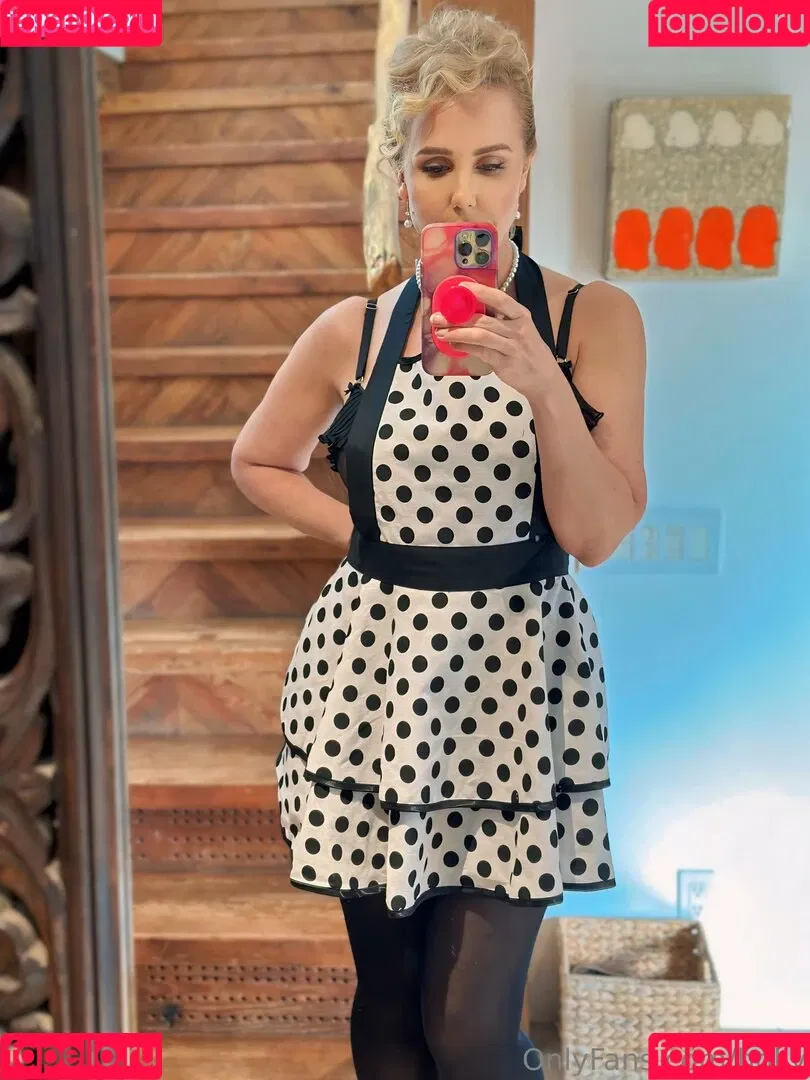 holly Onlyfans Photo Gallery 