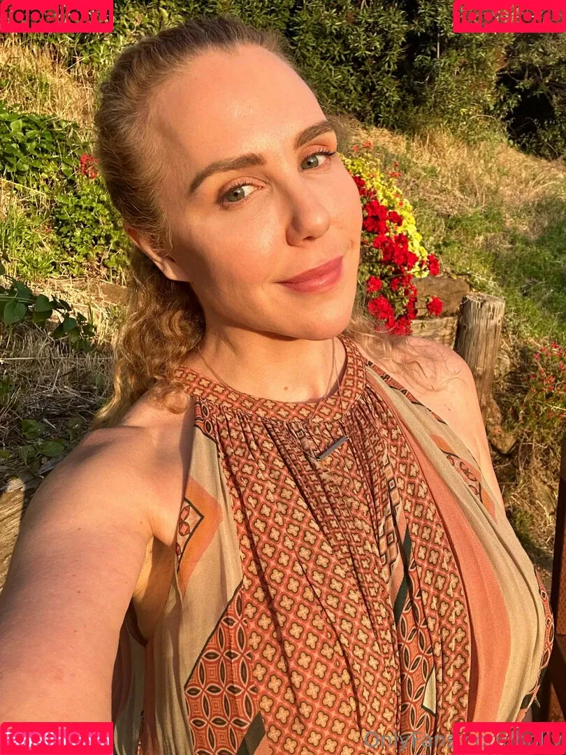 holly Onlyfans Photo Gallery 