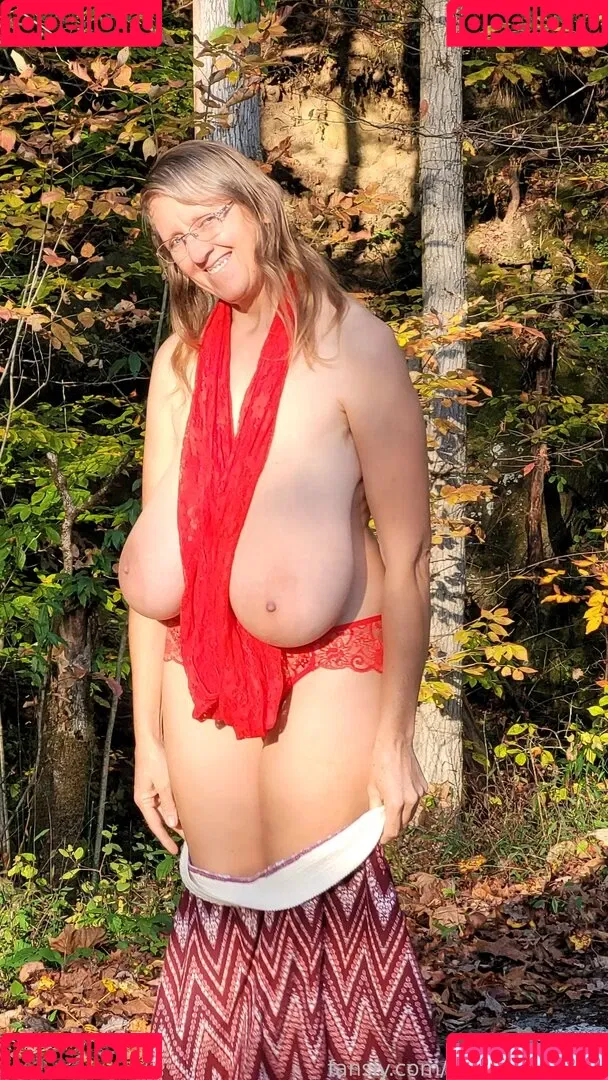 Busty Petra Onlyfans Photo Gallery 
