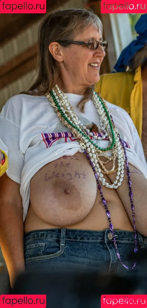 Busty Petra Onlyfans Photo Gallery 