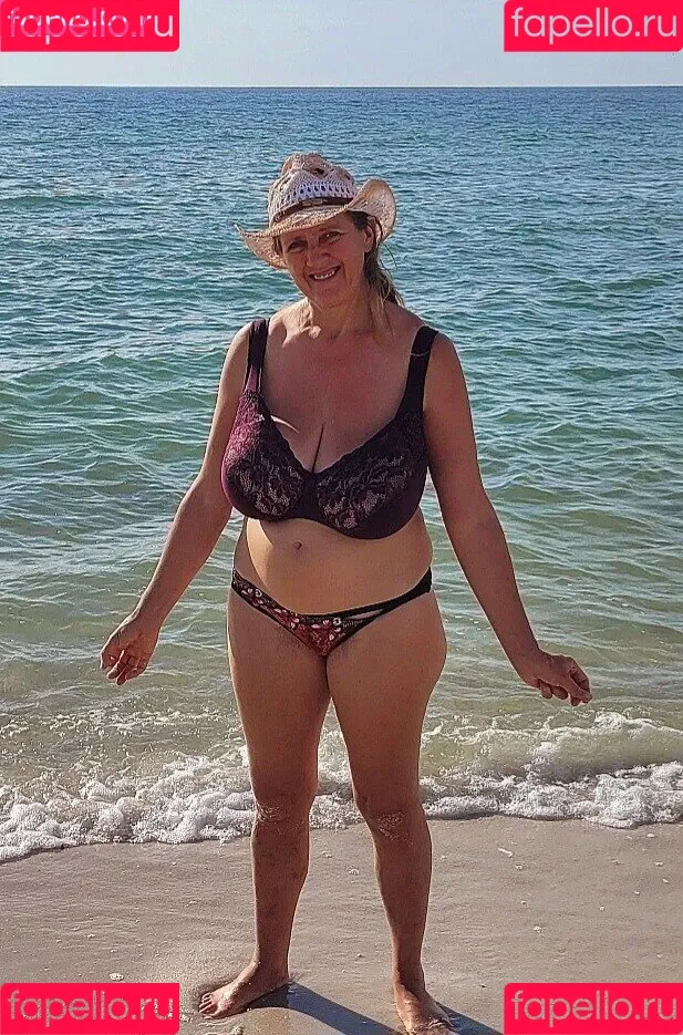Busty Petra Onlyfans Photo Gallery 