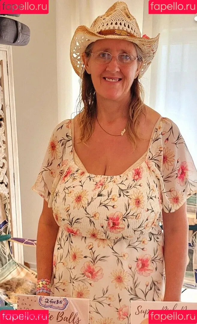 Busty Petra Onlyfans Photo Gallery 
