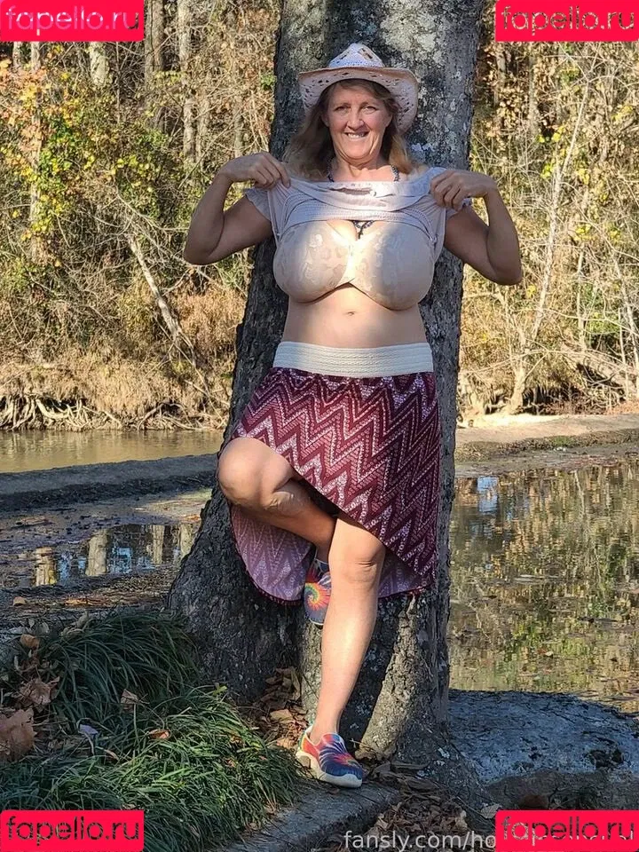 Busty Petra Onlyfans Photo Gallery 