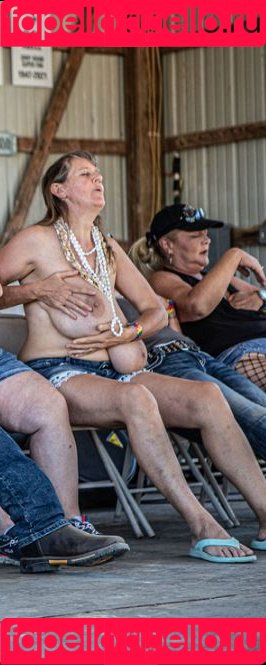 Busty Petra Onlyfans Photo Gallery 