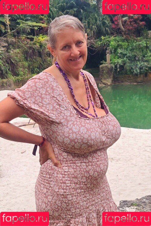 Busty Petra Onlyfans Photo Gallery 