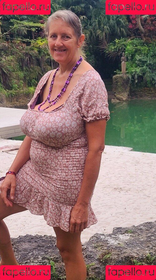 Busty Petra Onlyfans Photo Gallery 