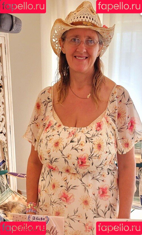 Busty Petra Onlyfans Photo Gallery 