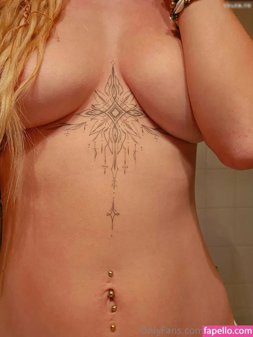 nell_thefox Onlyfans Photo Gallery 