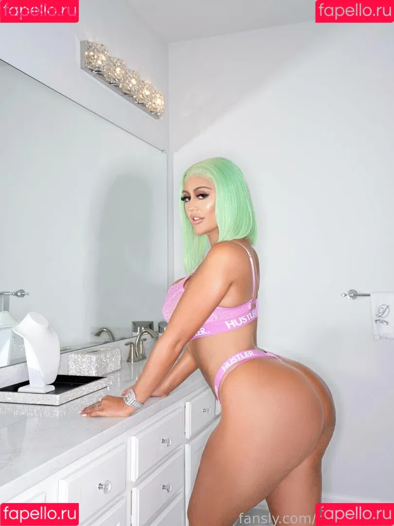 daniibanks Onlyfans Photo Gallery 