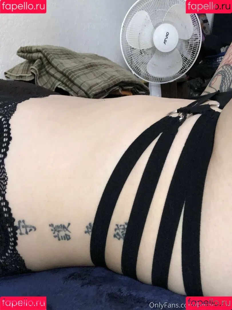 crysssrd Onlyfans Photo Gallery 
