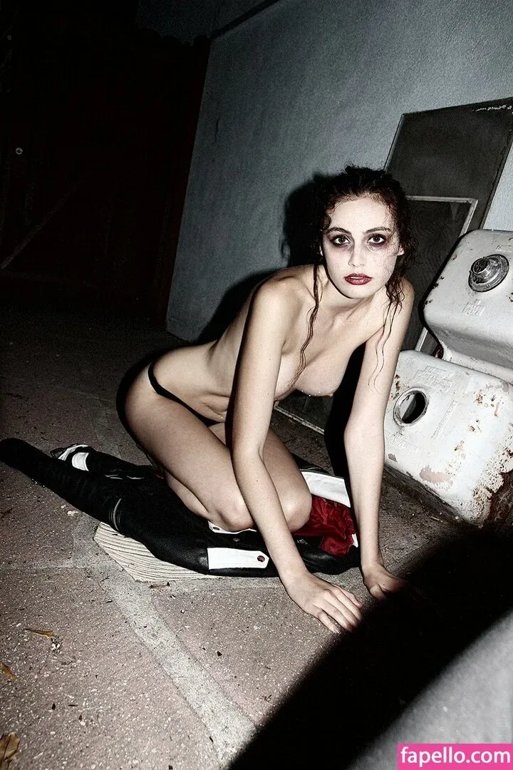 Sera Mann Onlyfans Photo Gallery 