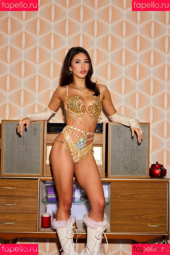 Charlie Joy Onlyfans Photo Gallery 