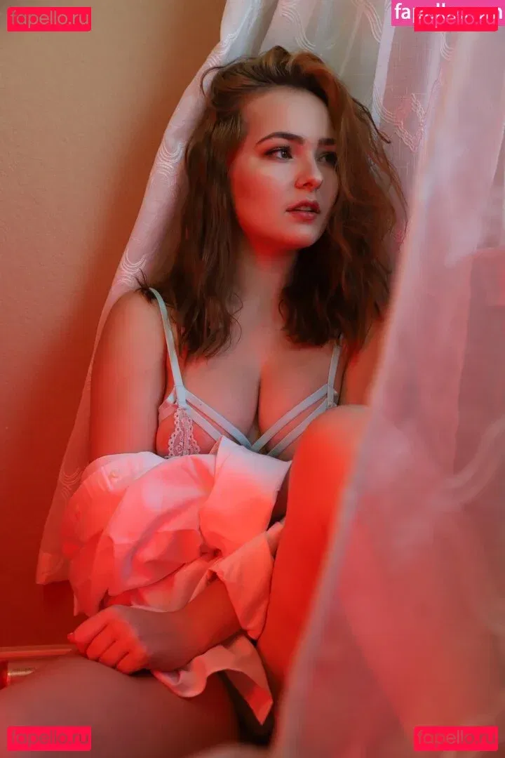 OMGCosplay Onlyfans Photo Gallery 