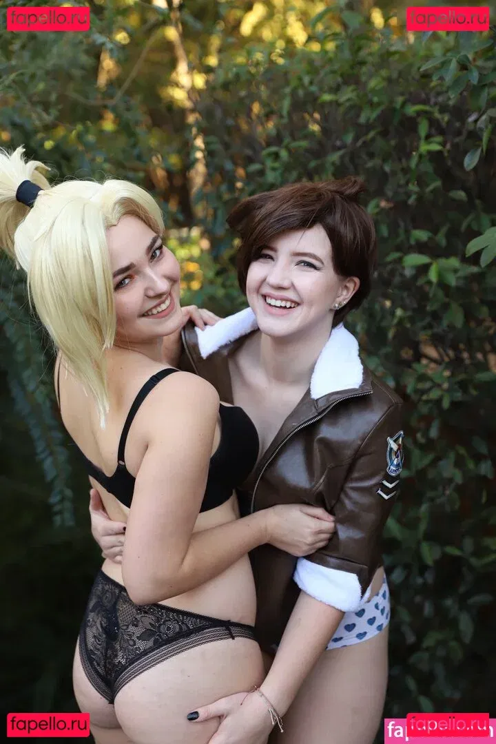 OMGCosplay Onlyfans Photo Gallery 