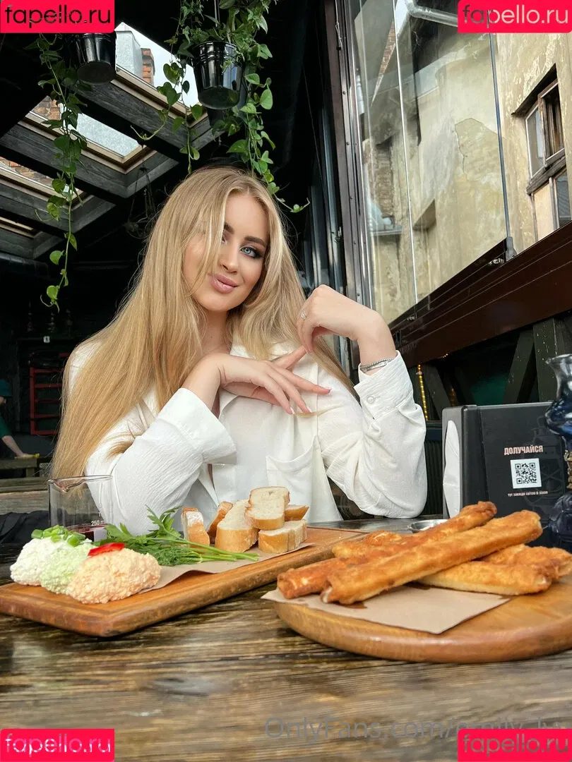 emily_lyy Onlyfans Photo Gallery 
