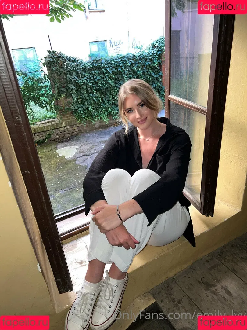 emily_lyy Onlyfans Photo Gallery 