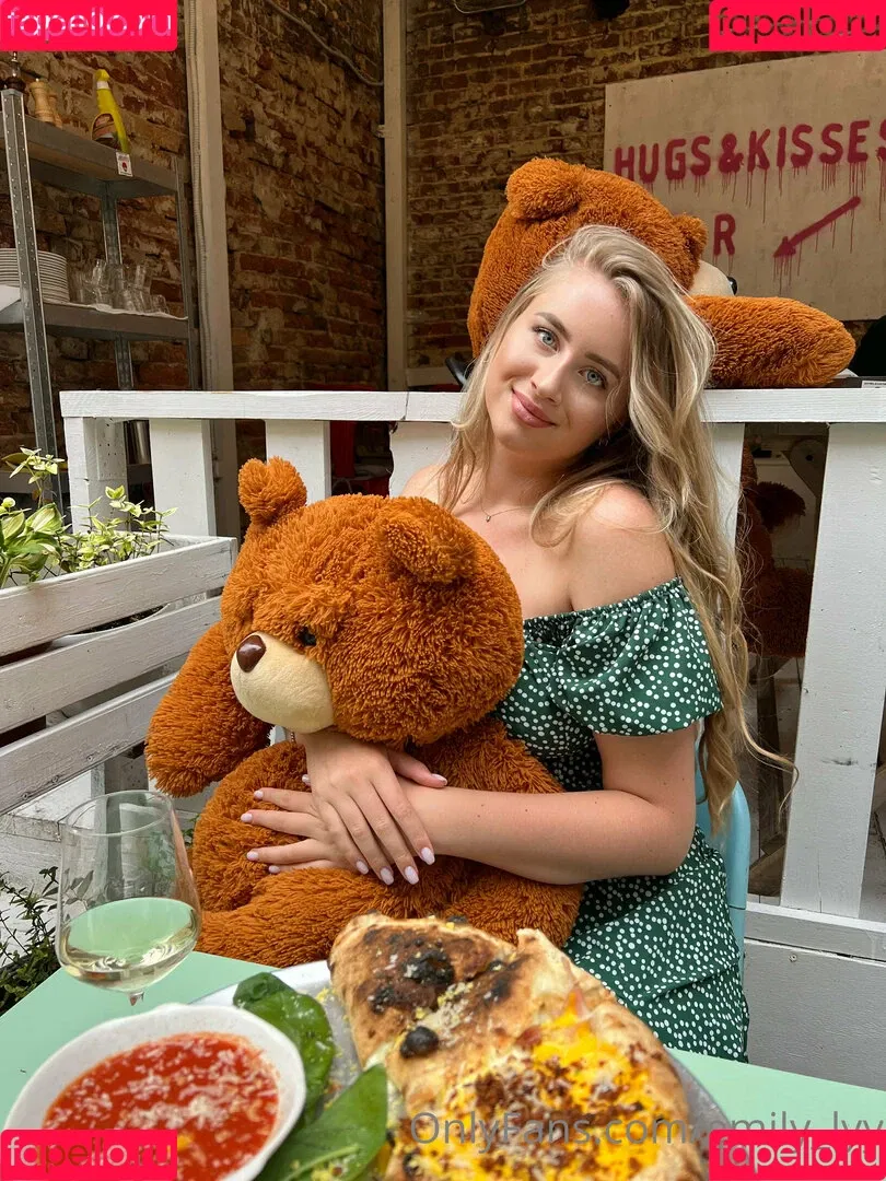 emily_lyy Onlyfans Photo Gallery 
