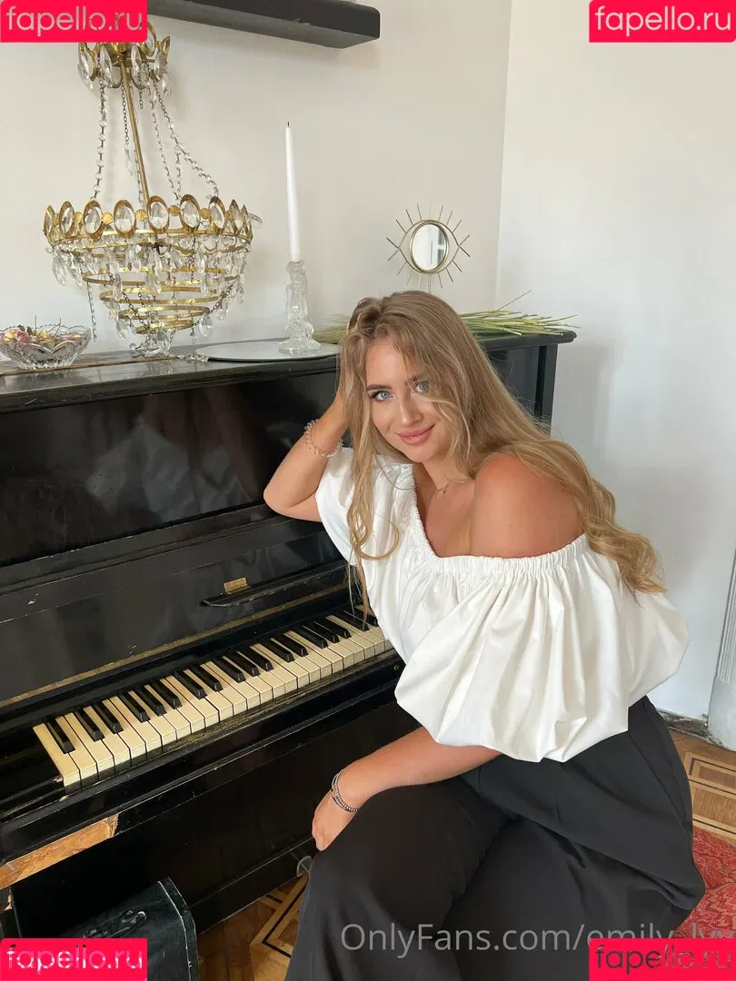 emily_lyy Onlyfans Photo Gallery 