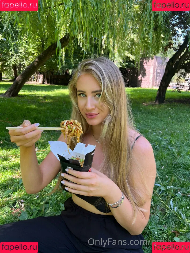 emily_lyy Onlyfans Photo Gallery 