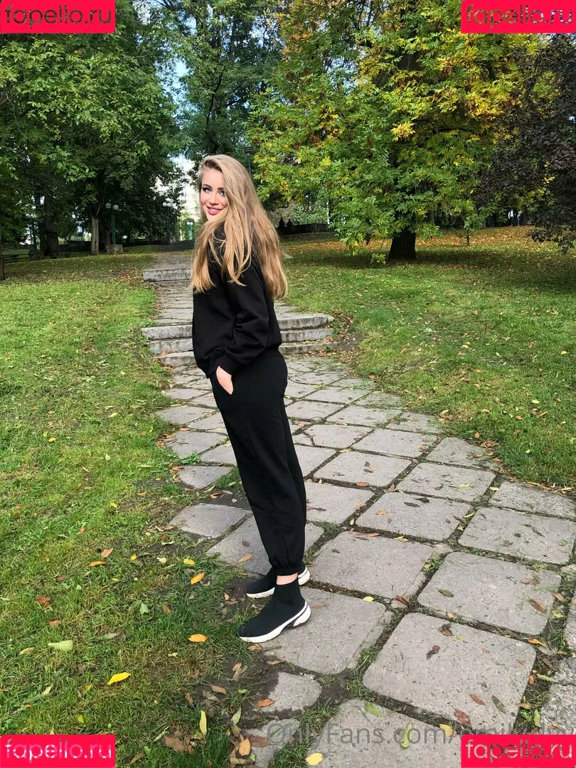 emily_lyy Onlyfans Photo Gallery 