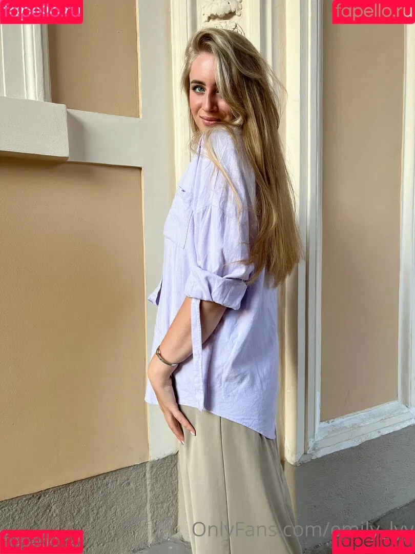 emily_lyy Onlyfans Photo Gallery 