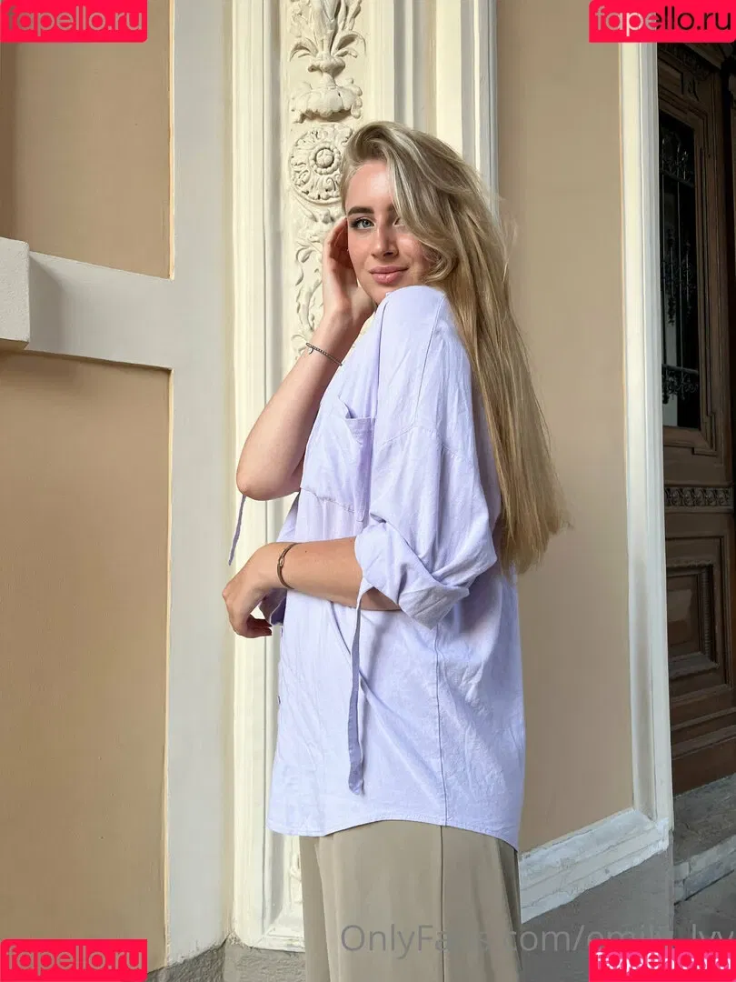 emily_lyy Onlyfans Photo Gallery 