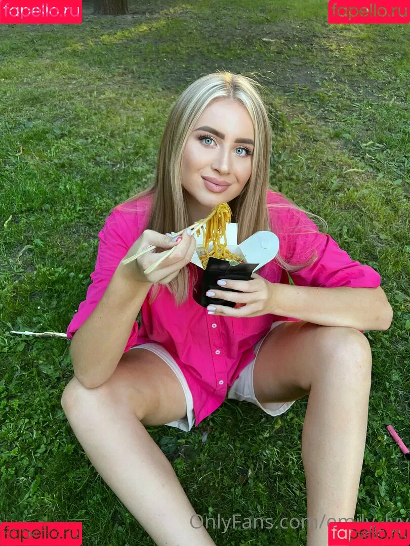 emily_lyy Onlyfans Photo Gallery 