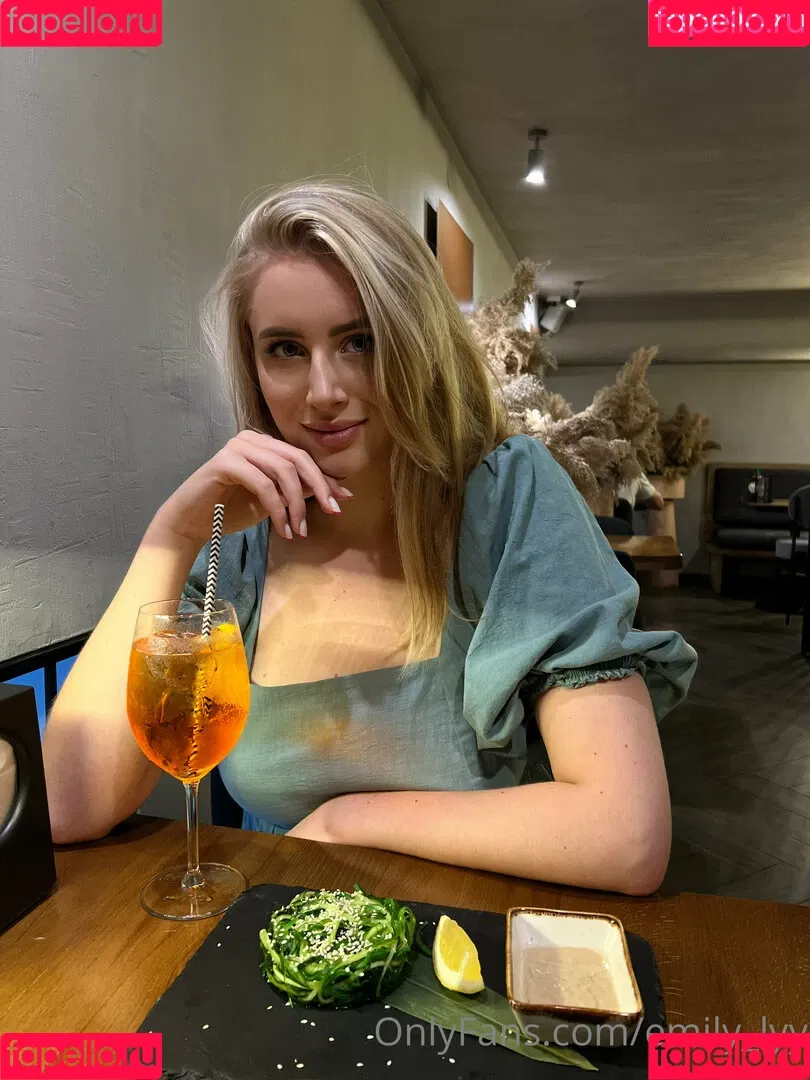 emily_lyy Onlyfans Photo Gallery 